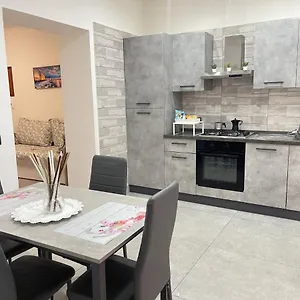 https://apt-la-piazzetta.hotels-amalfi.com